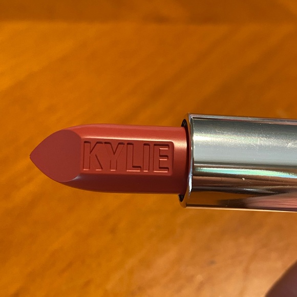 Kylie Jenner Lipstick Madeleine 💋 - Picture 7 of 16
